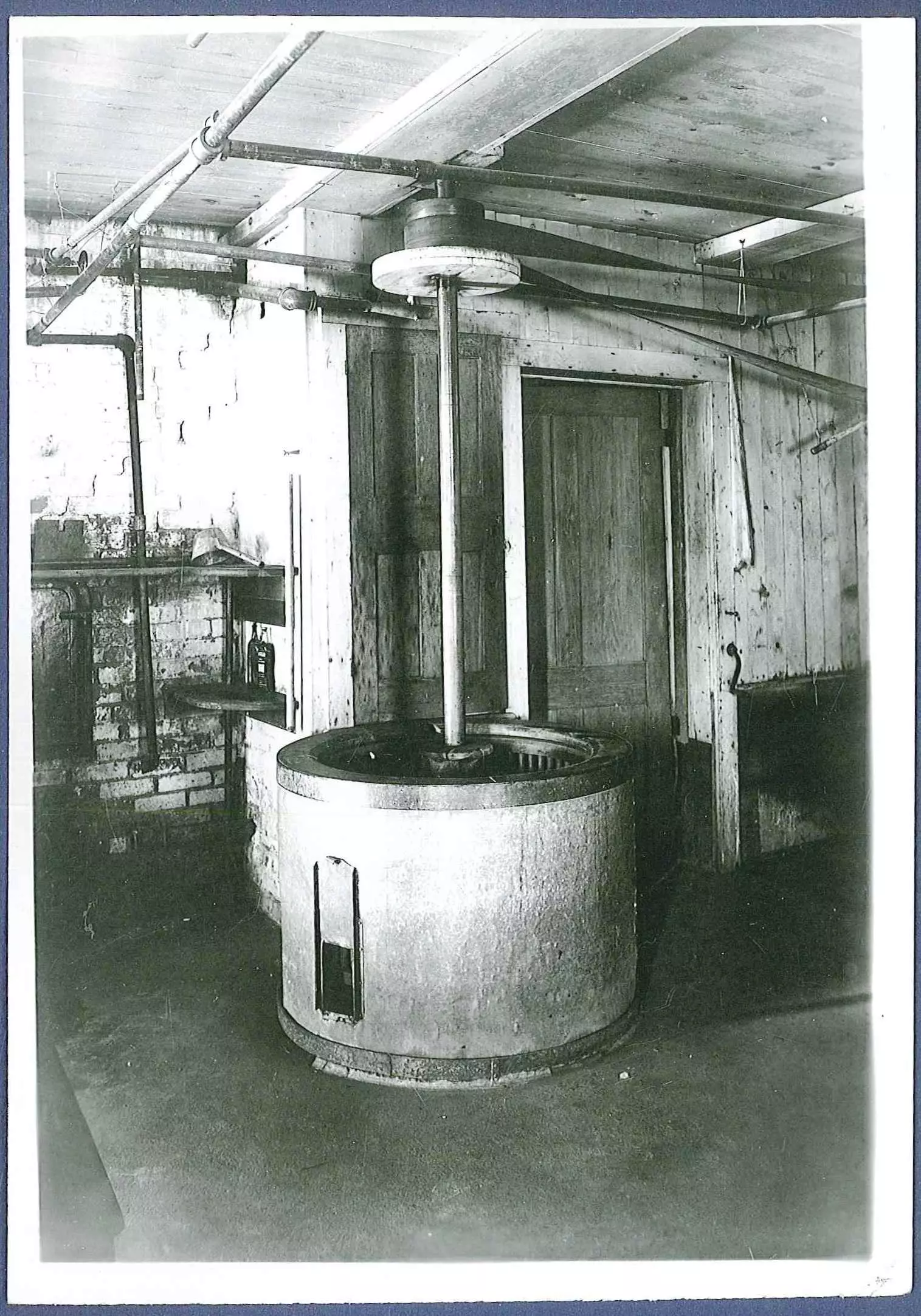 An old black and white photo of a machine in a room.