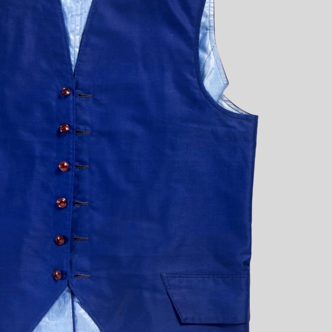 A blue vest with red buttons.